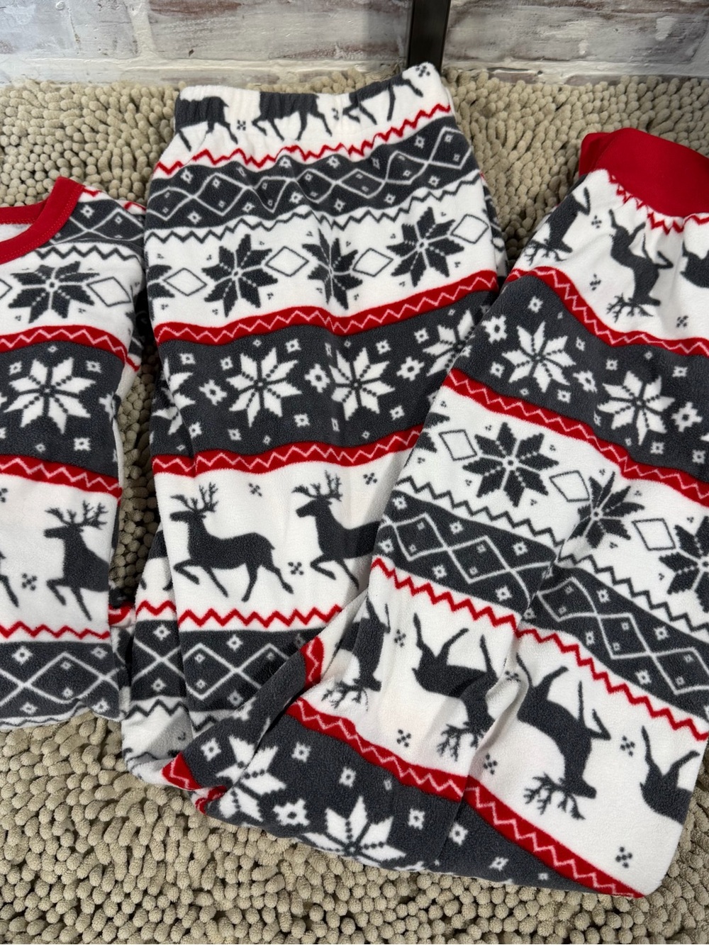 PatPat Red, White & Black Reindeer Fleece Pajama set men’s large